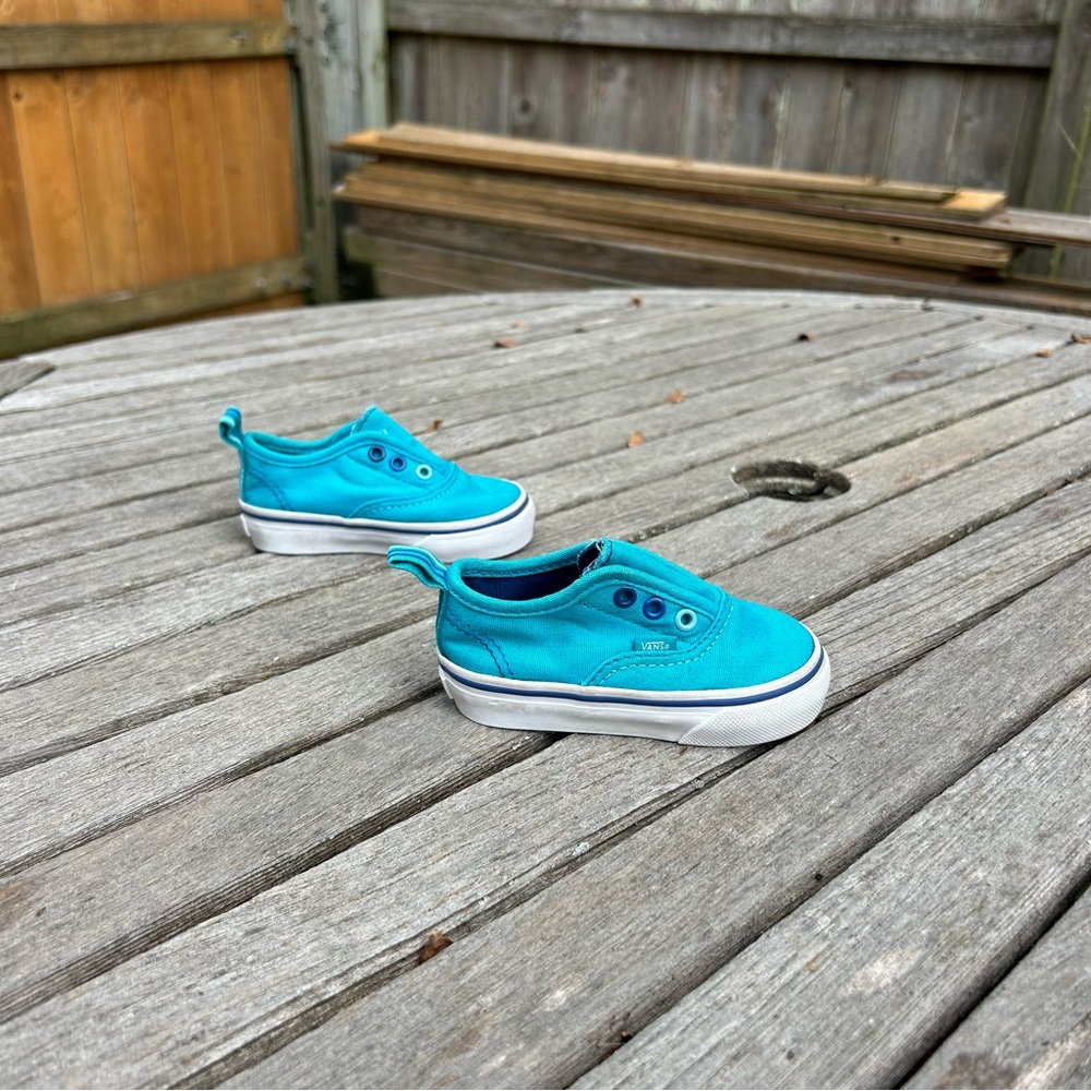 Blue laceless‎ vans size 4.5 toddler